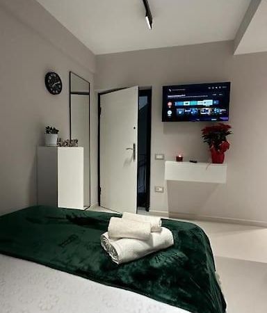 Host Apartament Elio Tirana Exterior foto